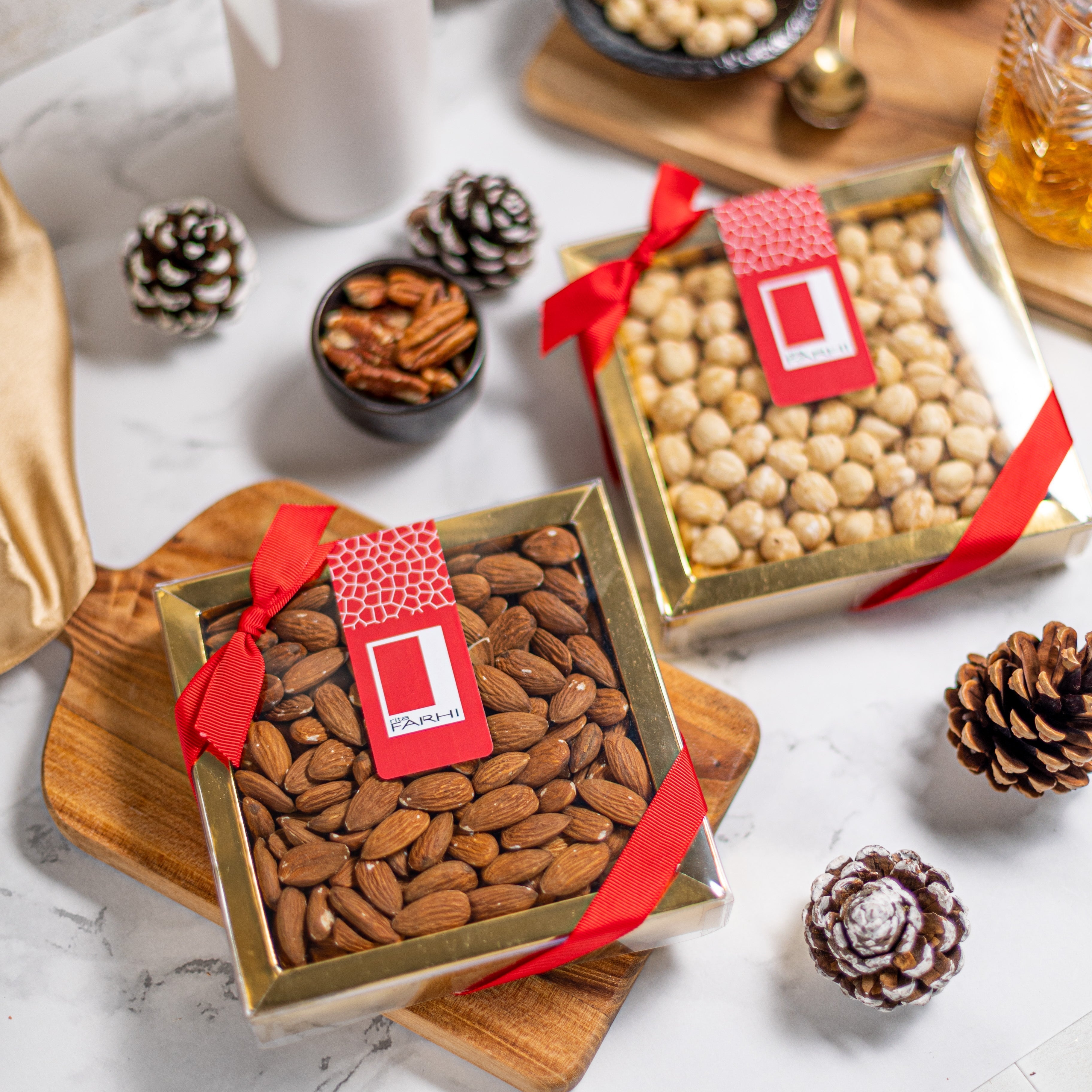 Almonds in a Luxury Gift Box, 190g-1