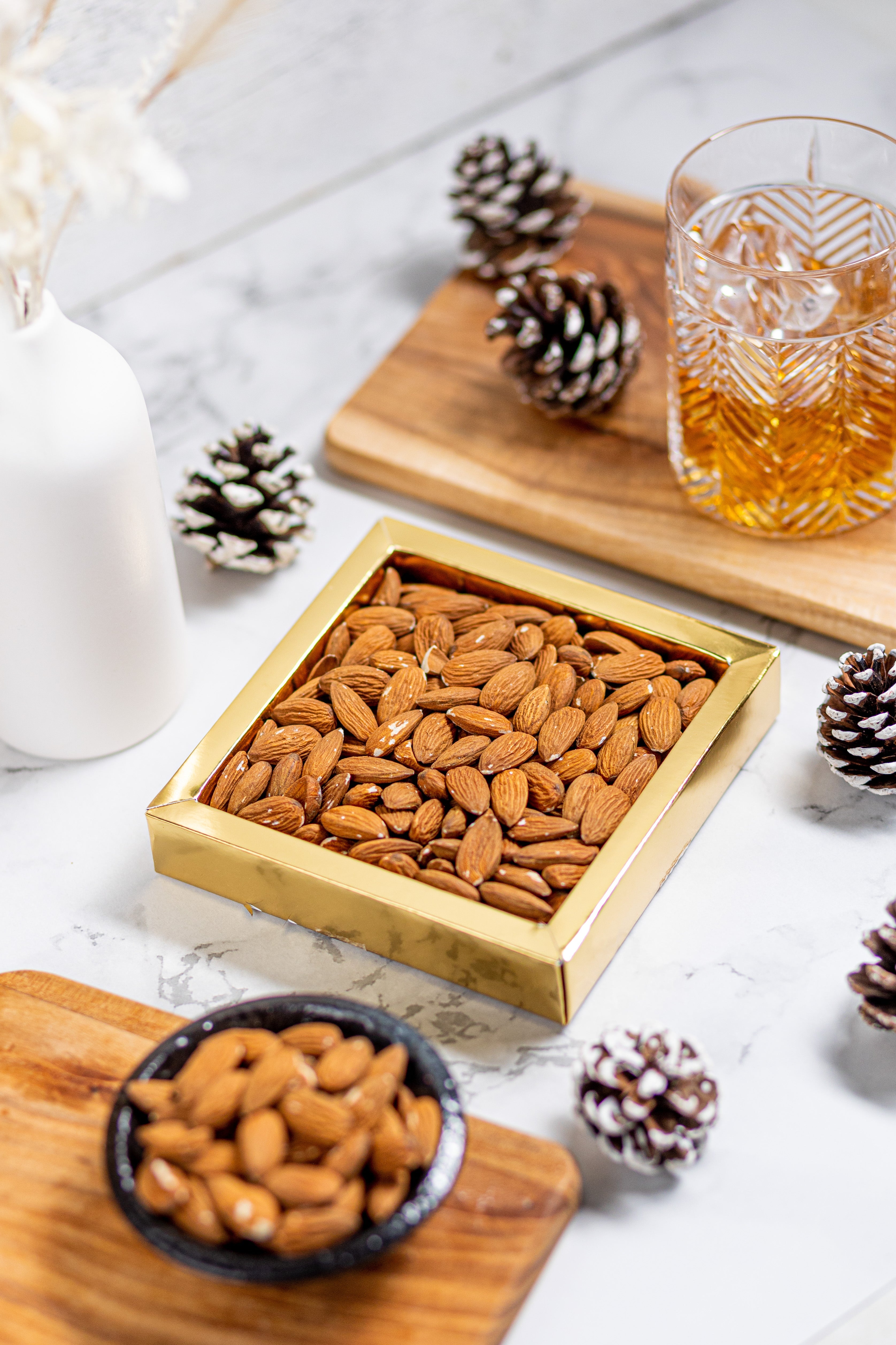 Almonds in a Luxury Gift Box, 190g-2
